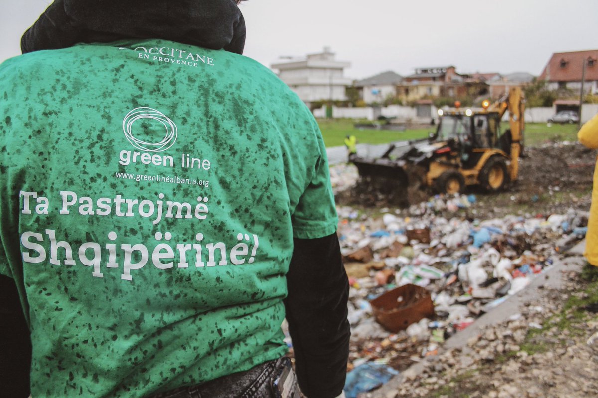 erionveliaj's tweet photo. ♻️ “Ta Pastrojmë Shqipërinë”❗️

Atdhetar është ai që mban vendin e tij pastër! 👍🏻 #ShqipëriEPastër💚 https://t.co/S2EePFgsbh