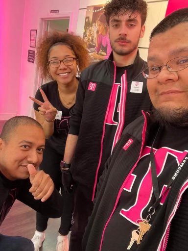 PcgWireless's tweet photo. Lufkin, TX team is fired up for #BlackFriday!! 📲
#BlackFriday2021 #Tmobile #TeamMagenta #BeastMode #PCGWireless #BlackFridayTmobile
@Beechwood714 @JagotaChetan @LarMelch https://t.co/lI4eaf9zJD