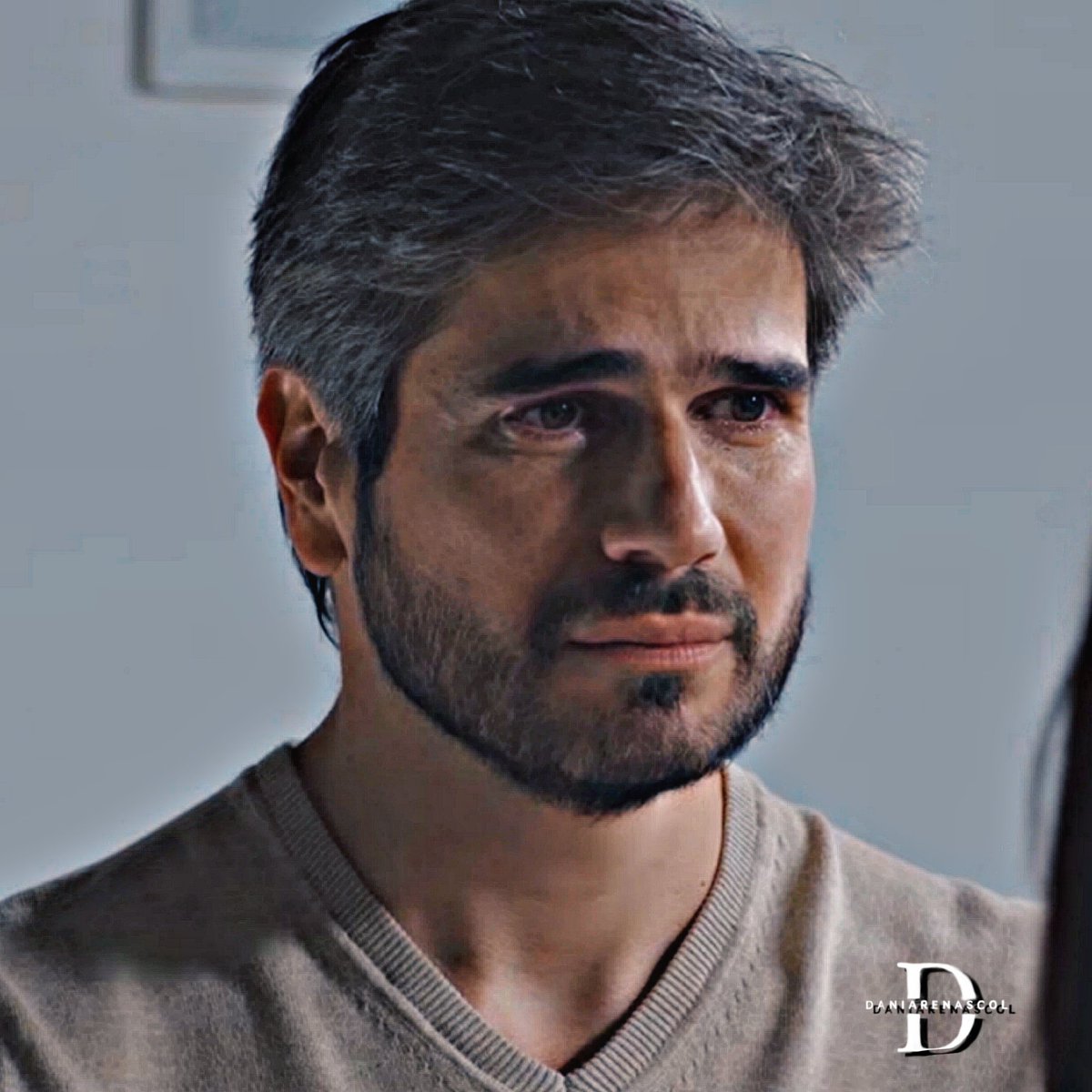 DaniArenasCol's tweet photo. #FelizViernes #FotoCapturas #2Parte #MejoresMomentos #Alberto #SOSMeEstoyEnamorando @SOSenamorando #Capitulo59 #ConLasEstrellas
@Canal_Estrellas #TelevisaTelenovelas #Mex #Alberto #DanielArenas @DanArenas #26Nov #findesemana 🧔🏻👕💙😍❤🆘️💘🎬5️⃣9️⃣📺✨😘🥰💖👍🙏🏼 https://t.co/pXyk26WFim