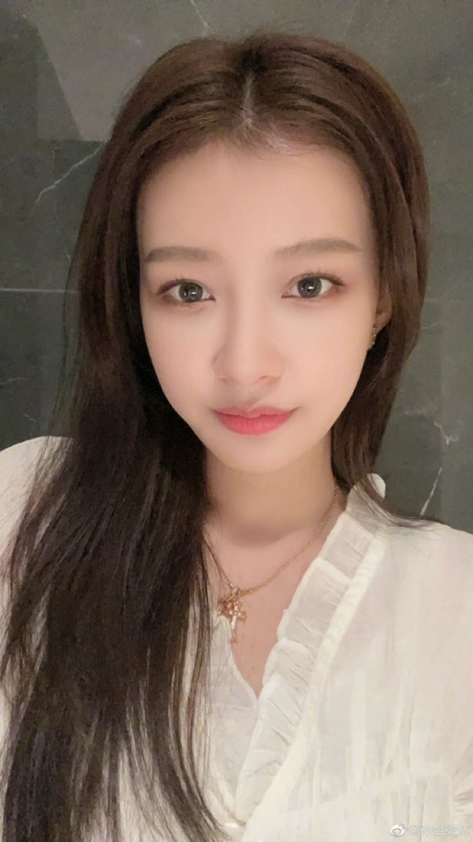 dramaskfan's tweet photo. Nova selfie da #SunYi.
#孙怡 #TheWindBlowsFromLongXi #HengshanHospital #TwistedFateOfLove #BeTogether #HelloProcurator #IrreplaceableLove #AllOutOfLove #SiegeInFog #BecauseOfYou #LegendOfMiYue #cdrama #dorama https://t.co/XvRMXCQ94l