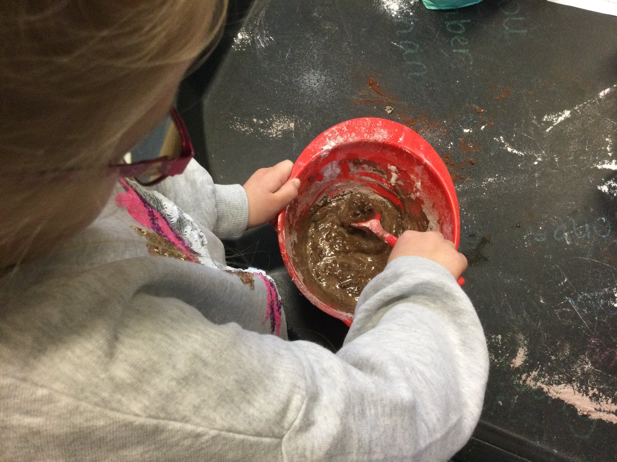 Dunton_school's tweet photo. Class 1 have been busy reading instructions to make jam sandwiches and writing instructions to make chocolate cake. https://t.co/db9qHVRNTk
