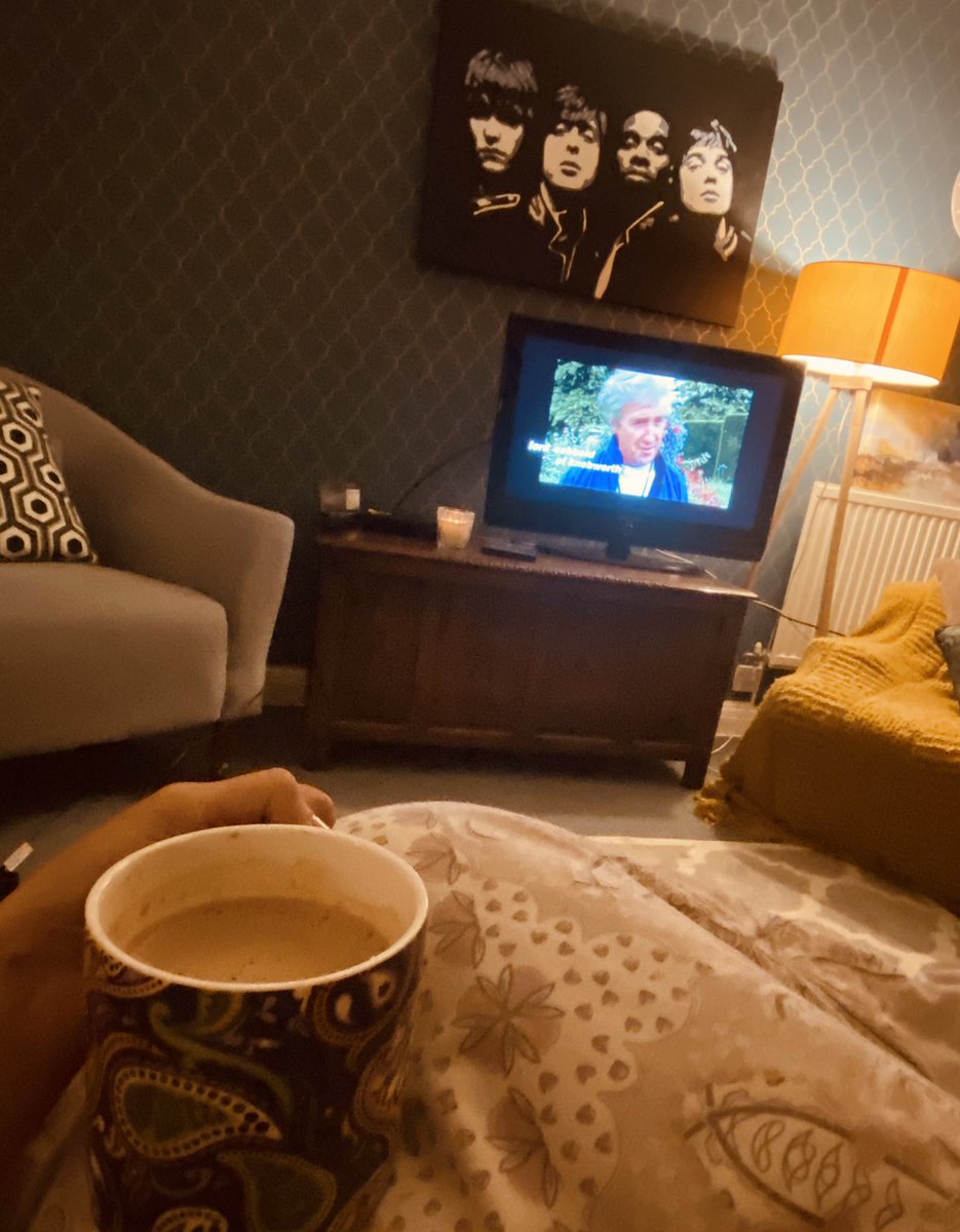 shiner_sam's tweet photo. Duvet dragged downstairs, candles lit, mug of some nice caramel chocolate latte stuff and Knebworth 🤩 #nightsorted https://t.co/kHMbR6e4qs