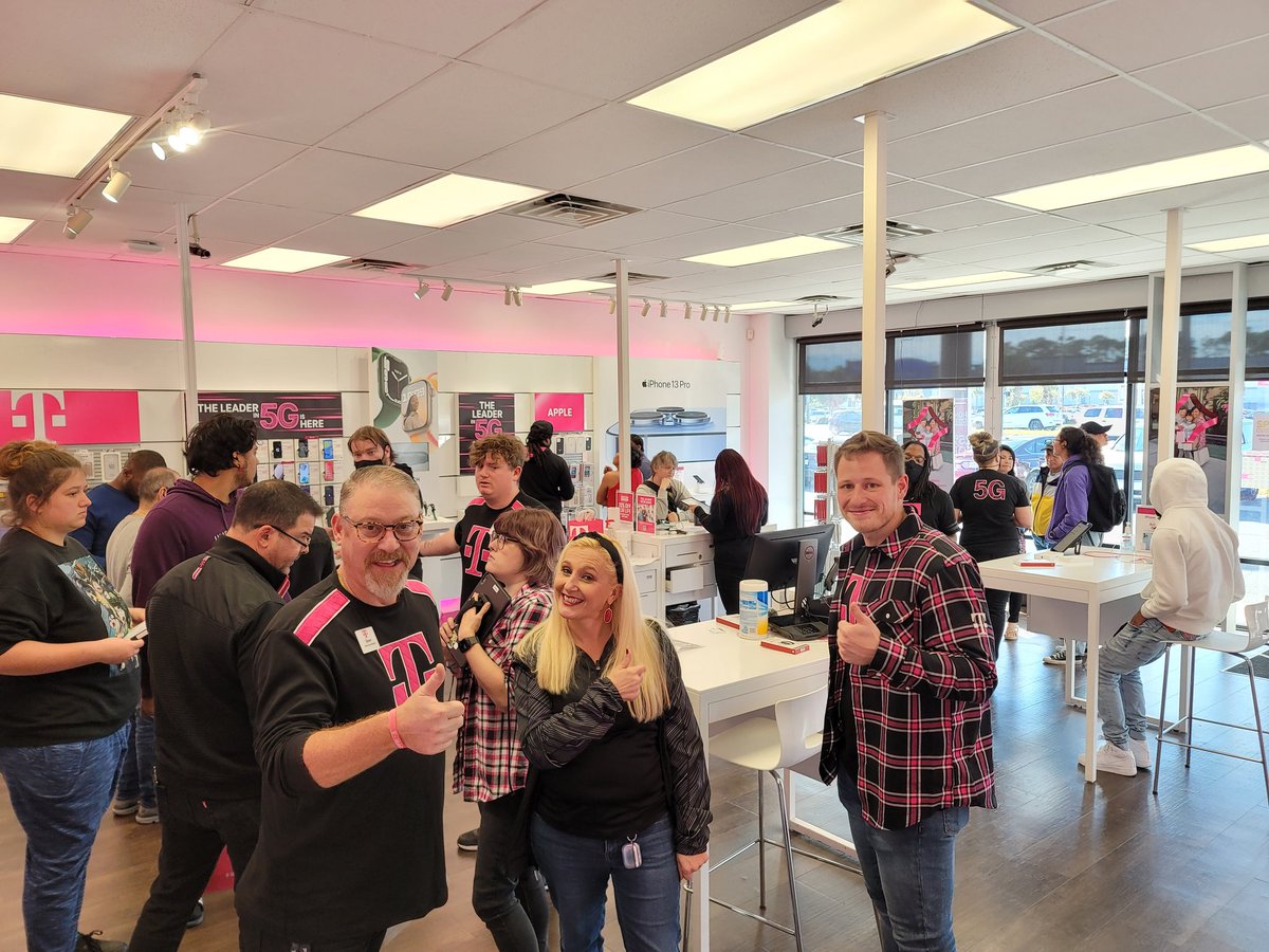 Well say hello to Black Friday😁 The Navy store is creating happy customers left and right, this team ROCKS!! <a href="/SUlichney/">Sean Ulichney</a> <a href="/jenny_foss/">Jenny Foss</a> <a href="/MitchClabeaux/">Mitch Clabeaux</a> <a href="/DGurosky/">D GUROSKY</a> <a href="/jboy1724/">Javier B</a>