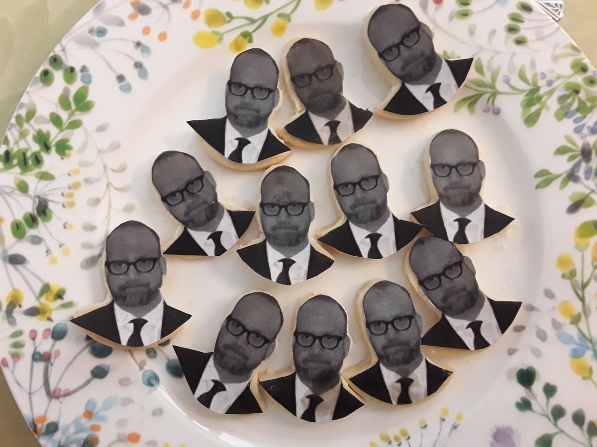 ClaralyWriting's tweet photo. @CAH Clad in the traditional colours of a CAH box, I present to you 12 identical Paul Giamatti biscuits, identical in shape and size in a traditional British shortbread. https://t.co/CEDhhUqZbG