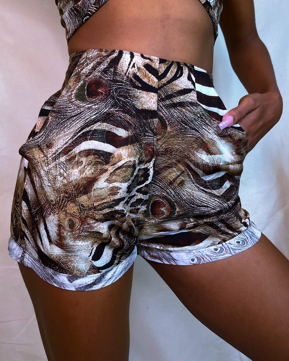 taylormltd's tweet photo. who doesn’t love the perfect pair of printed shorts✨

Original Price: $350
SALE Price: $205

https://t.co/kGgkFUAHeU https://t.co/eNh4hrj0K0