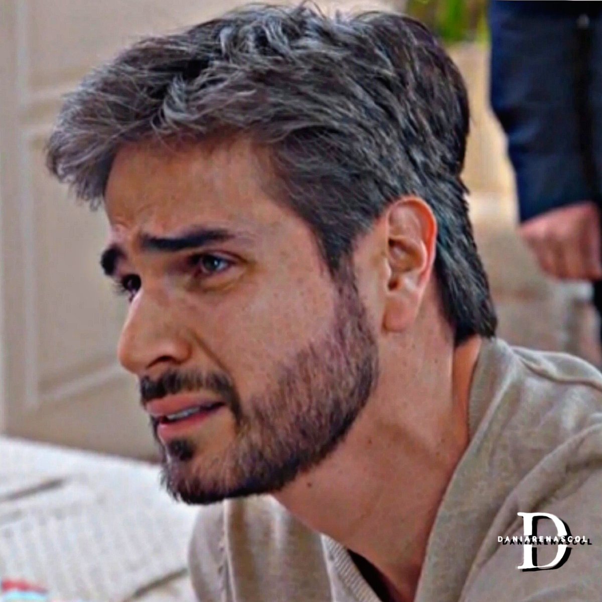 DaniArenasCol's tweet photo. #FelizViernes #FotoCapturas #1Parte #MejoresMomentos #Alberto #SOSMeEstoyEnamorando @SOSenamorando #Capitulo59 #ConLasEstrellas
@Canal_Estrellas #TelevisaTelenovelas #Mex #Alberto #DanielArenas @DanArenas #26Nov #findesemana 🧔🏻👕💙😍❤🆘️💘🎬5️⃣9️⃣📺✨😘🥰💖👍🙏🏼 https://t.co/W85n9LPSXi
