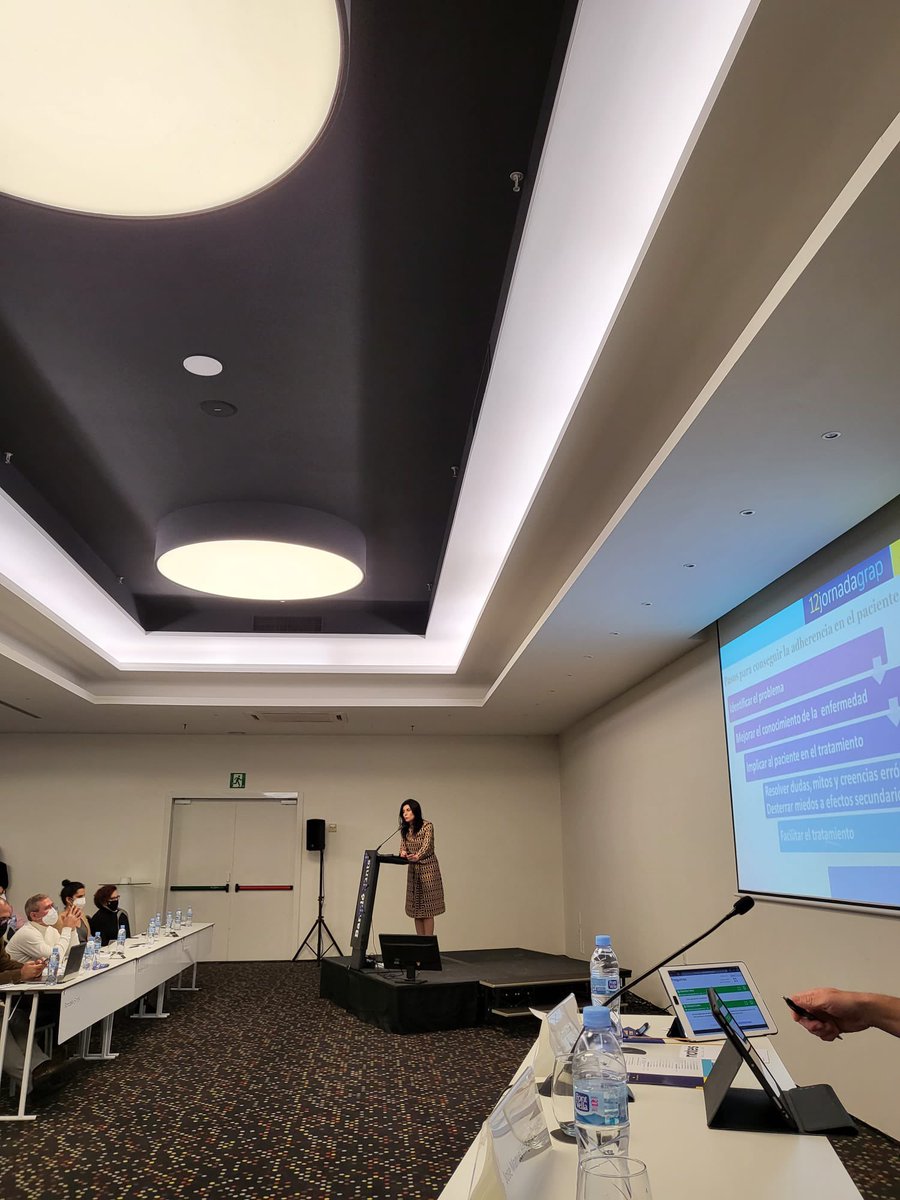 SociedadGRAP's tweet photo. @marmartinezvazquez explicando #adherencia y cumplimento #medicacion en #XIIJornadaGrap21 @SociedadGRAP en #PreguntasCalientes https://t.co/ek633bwaqM