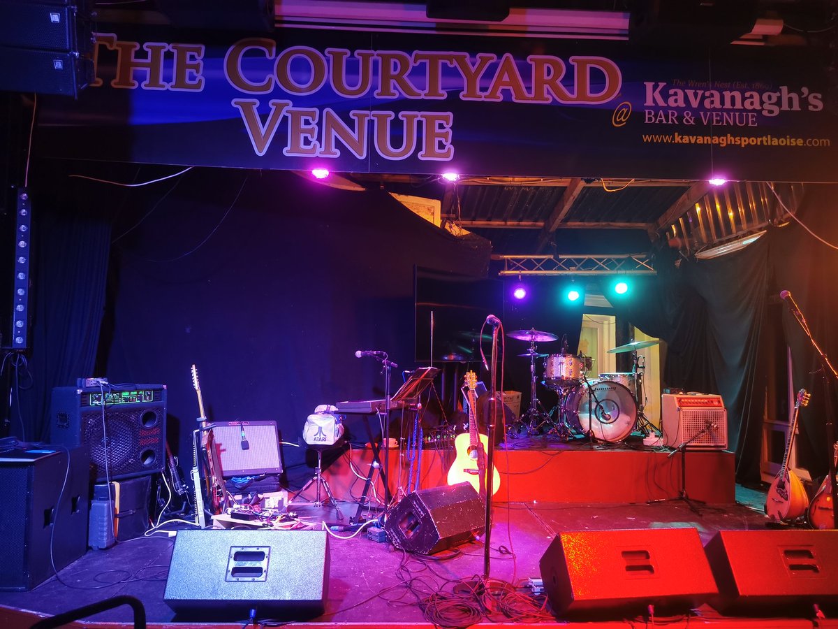 thepalemusic's tweet photo. We are on stage @kavanaghsbarandvenue at 10:00pm. It's going to be a good gig!
.
.
.
#thepale #thepalemusic #thepale30th #Kavanaghs https://t.co/1XTWEpU27c