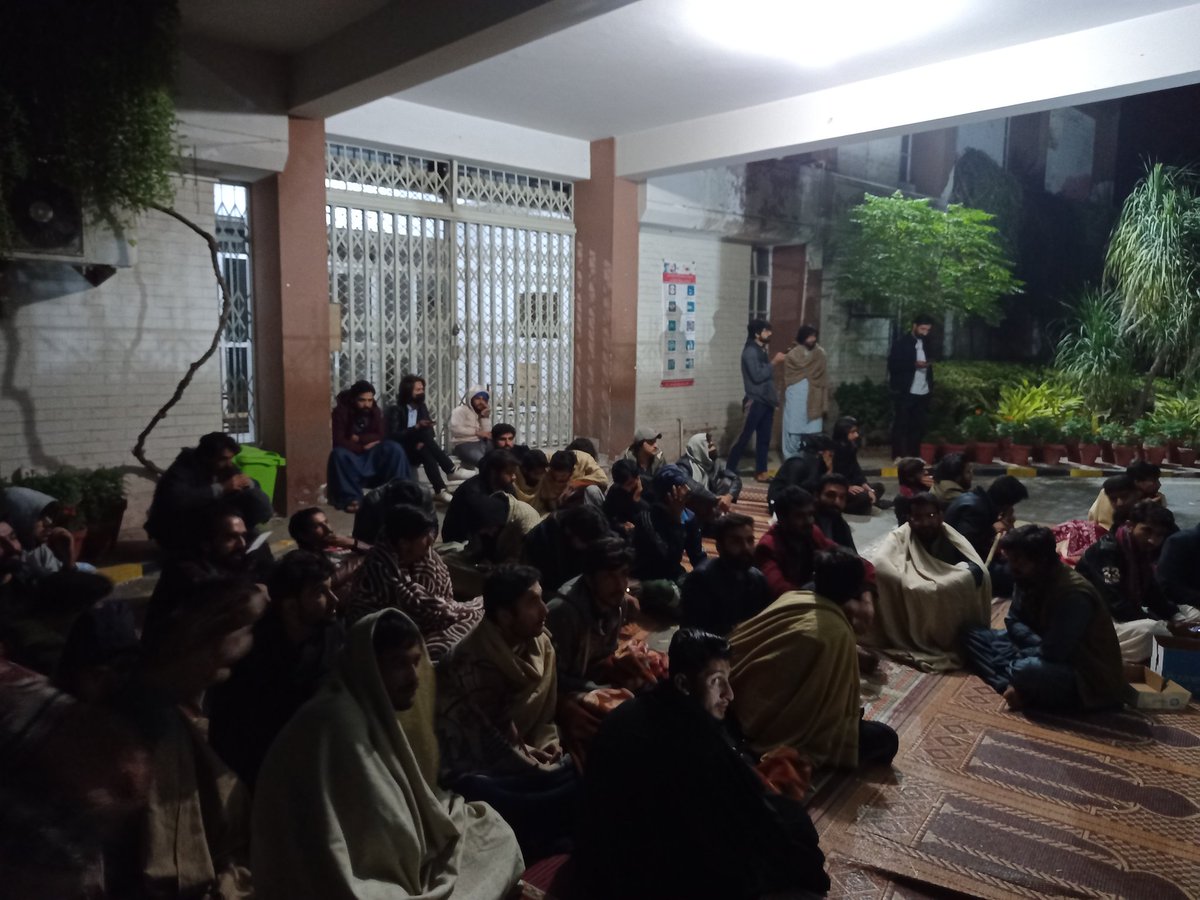 ZainkhosaPK's tweet photo. @ChMSarwar It's 5th night #students of #UniversityOfThePunjab are protesting against anti student policies of PU Administration. During table talk wd VC PU @DrNiazAhmadSI taunted #Baloch and #Pashtun students that you're traitors and threatened them to reduce Reserve Seats. https://t.co/silmu7RWNR