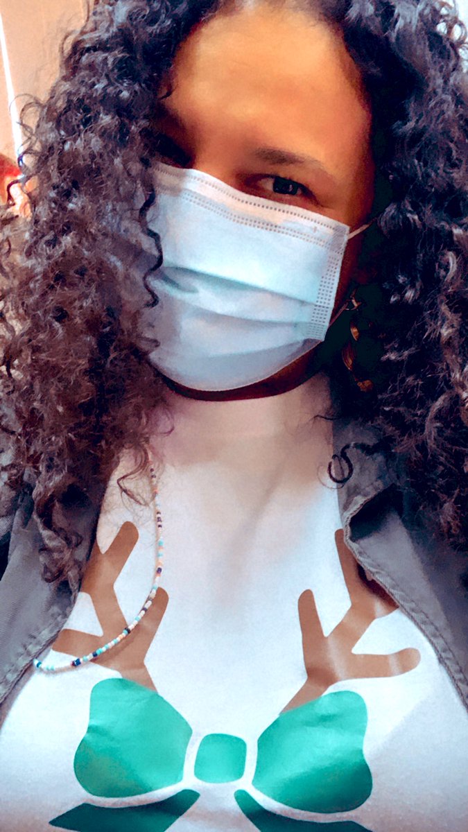 FloryCantoX's tweet image. Hoy es viernes de #XmasMood 🎄