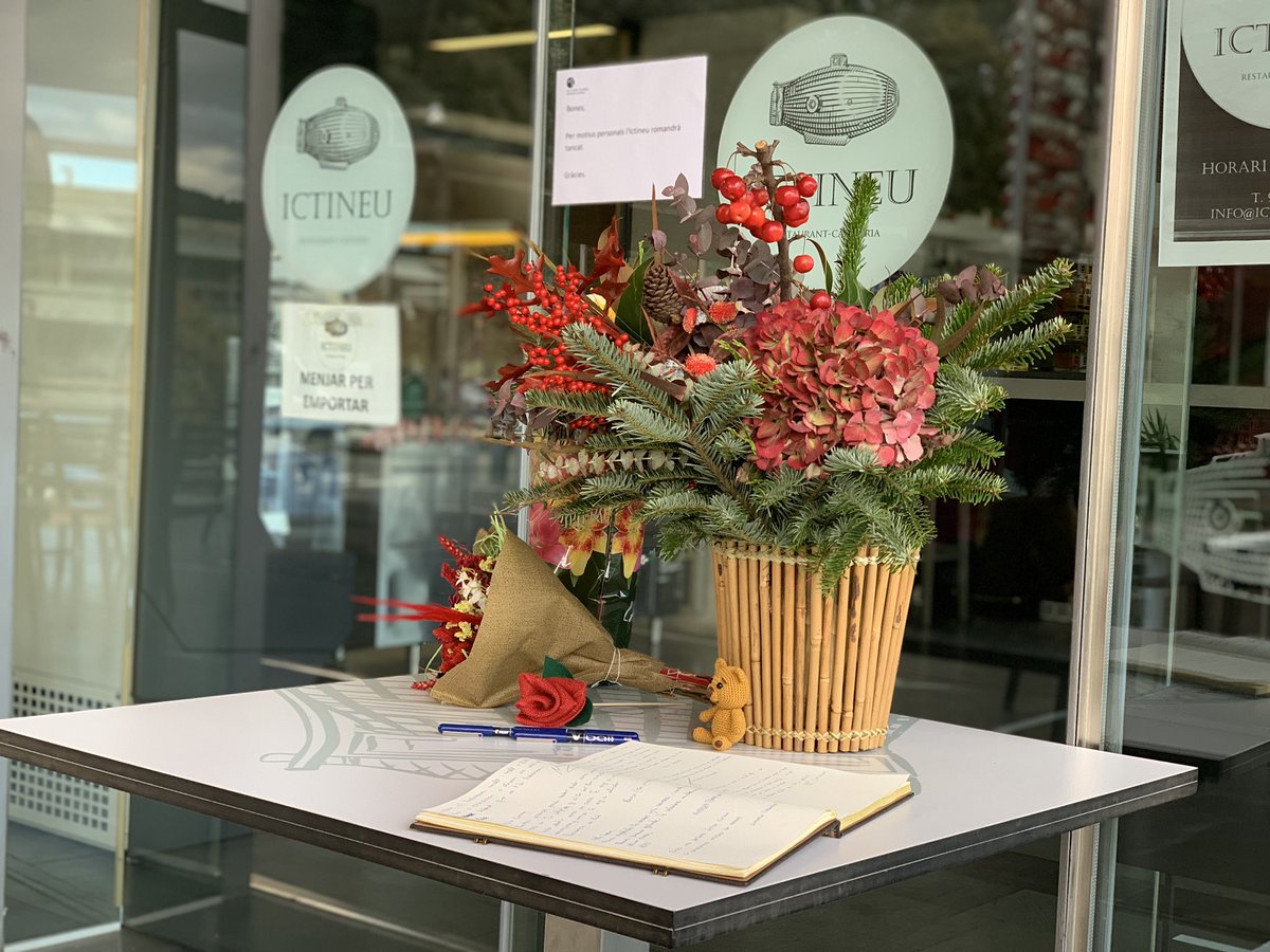 xevimontoya's tweet photo. Aquest matí, una gentada ens hem reunit al tanatori per acomiadar la Carmen de l’@IctineuCafe, del @ParcUdG. Sensació generalitzada: ningú no s’ho acaba de creure. Tota energia. Tota alegria. Es va fer tan present a les nostres vides que ja no la deixarem anar mai. DEP https://t.co/P0ov5cn5fb