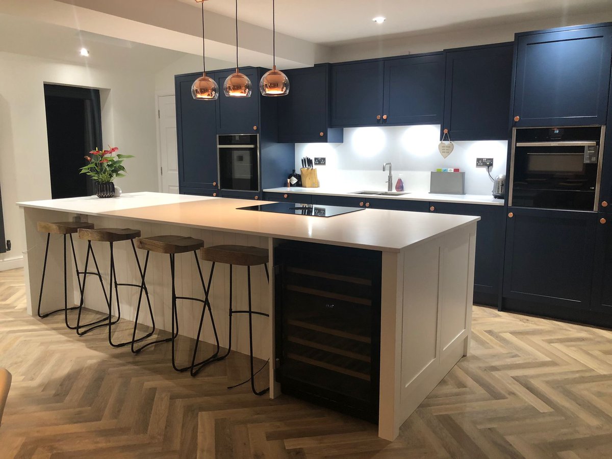 MattWi11iams's tweet photo. Another @karndeanUK Knight Tile installation completed into a new extension with a stunning new kitchen onto @HansonPlywood and @tilemasteradhes LevelFlex+Finish 👌🏽😍 https://t.co/S7kwL6ii3U