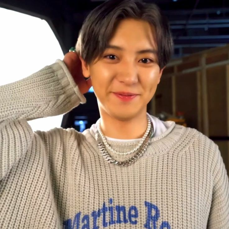 r0bin_zone's tweet photo. UEEPA PARABÉNS MEU HOMEM TE AMO CARA SAI LOGO DESSE EXÉRCITO PQ NINGUÉM AGUENTA MAIS MAS ENFIM VOA MLK PQ TU É MUITO LINDO E FODA #mereceomundo
#OurMeissaChanyeolDay
#HappyChanyeolDay https://t.co/k25IaAs3DC