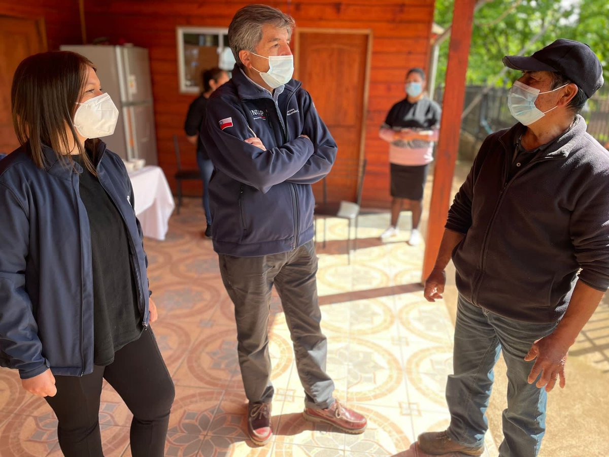 crecondo's tweet photo. Para mejorar sus ingresos y enfrentar los desafíos del cambio climático, Juan Huenteman decidió diversificar su producción de frutillas con arándanos, alternativa que en @INDAP_Chile fomentamos como parte del #PlanImpulso Araucanía, para impulsar el desarrollo económico local. https://t.co/nQFt8f91HG