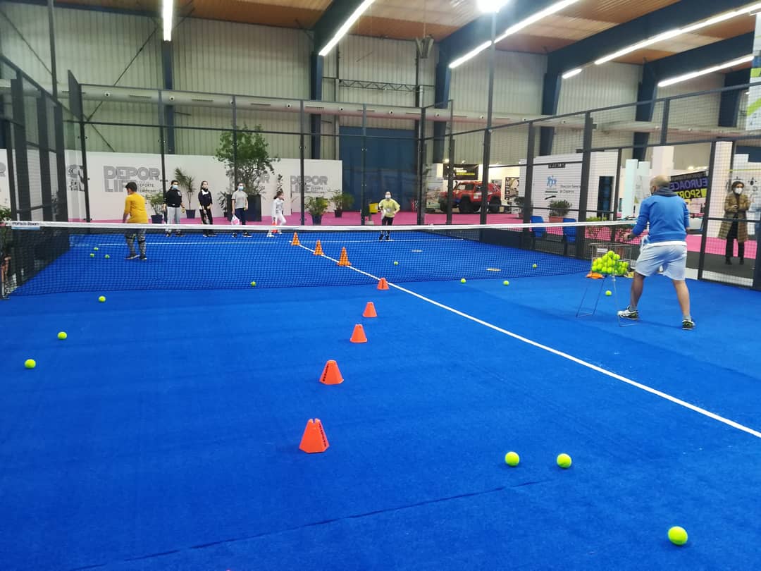Atavas_1992's tweet photo. Hoy por la tarde, nos desplazamos con nuestros alumnos🎾💙 a probar la espectacular pista montada en FEVAL, debido a la celebración de @deporlife.feval.
Mañana continuamos colaborando con partidos de exhibición por la mañana y tarde, de nuestros alumnos y monitores💪🎾💙 https://t.co/zMMXqbOctC