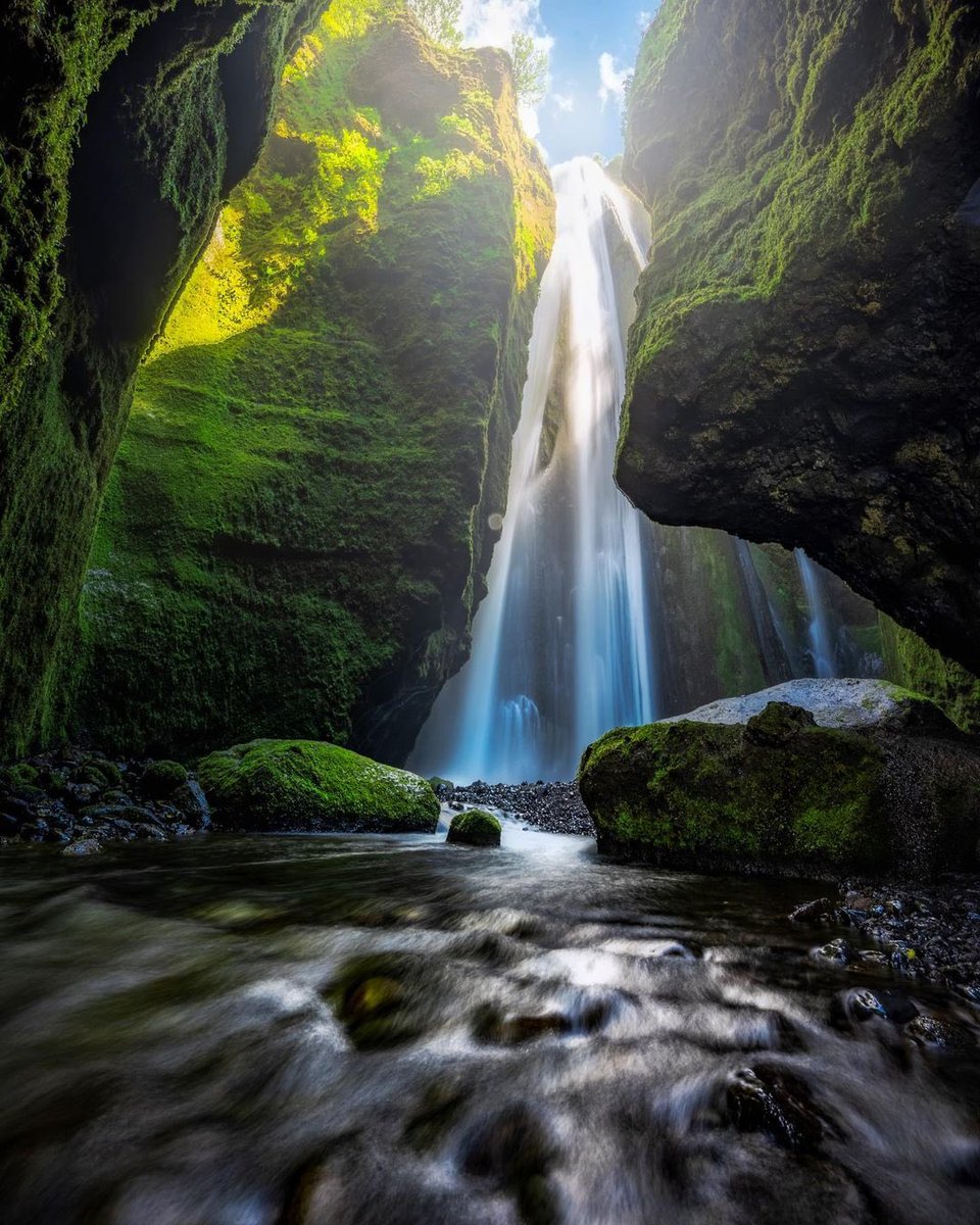 officialavatar's tweet photo. Imagining this image from Iceland is actually inside the floating mountains of Pandora! Thanks for snapping this beautiful photo @connography_ https://t.co/T8vqV2pTWq
