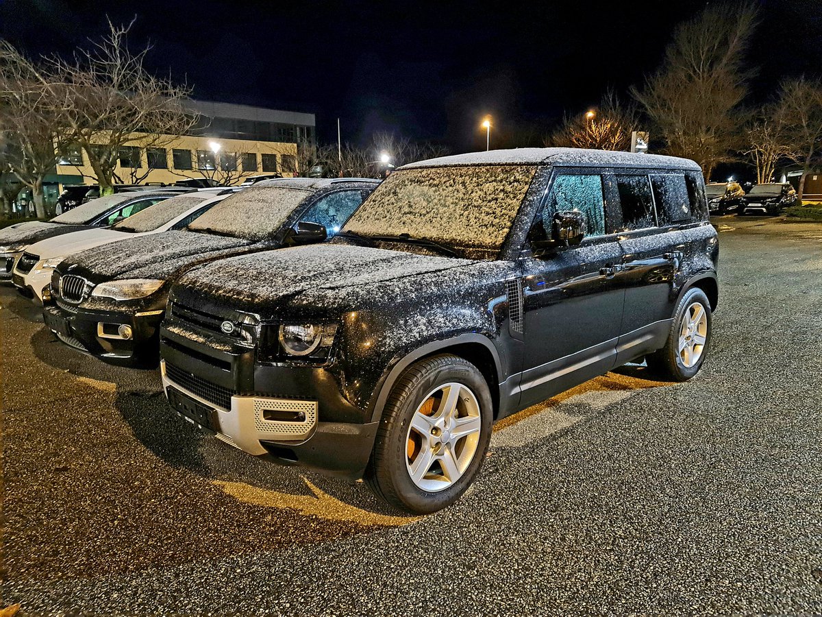 Land Rover Defender.