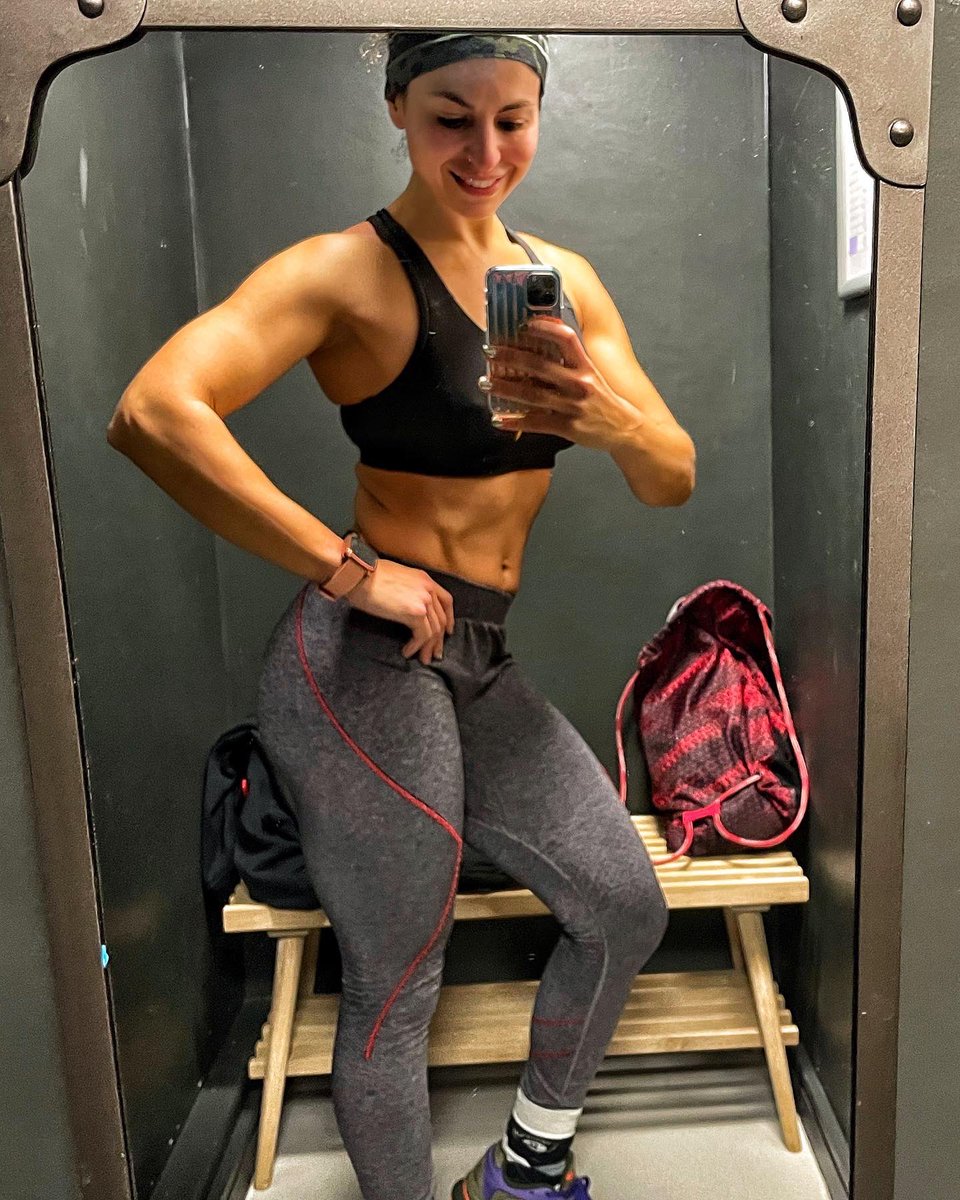Sparikos's tweet photo. Post workout feels! 💪🏻 #FlexFriday https://t.co/JAfnRuREZN