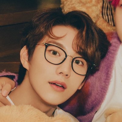 lNTAKPICS's tweet photo. #intak #p1harmony 👓 https://t.co/aRGoCvga6S
