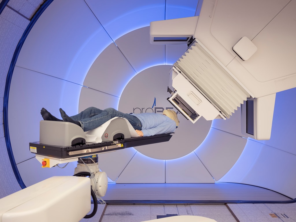 Vandaag weer berichten over afschaling van zorg. Dit geldt niet voor de behandeling bij HollandPTC. Onze zorg gaat door. Oncologische zorg kan vaak niet wachten, patiënten die onder behandeling zijn, worden dus bestraald. Ook nieuwe patiënten kunnen starten met de behandeling.