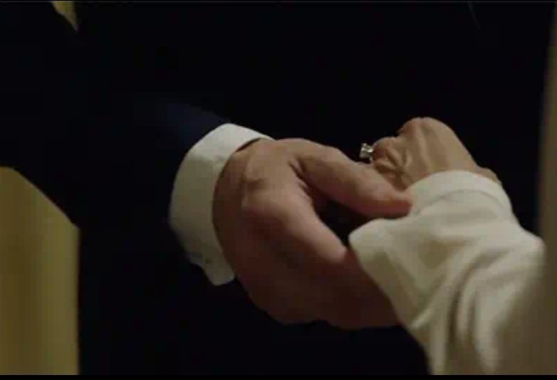HisGodd3ss's tweet photo. Just because it's Friday...time to have another apreciation twt for Tom's lovely hands 😁♥️💞🎀

@binestom @HiddlesDoctor

#TomHiddleston 
#Mybeloved
#TimeforTom https://t.co/hhUPkpqJ13