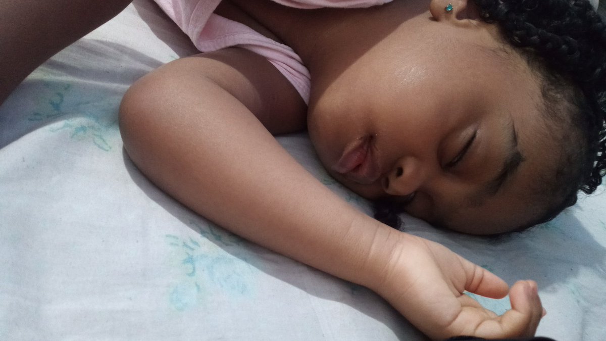 Descansando depois de um longo dia no hospital ✨

Eu creio na cura 💕🌻✨