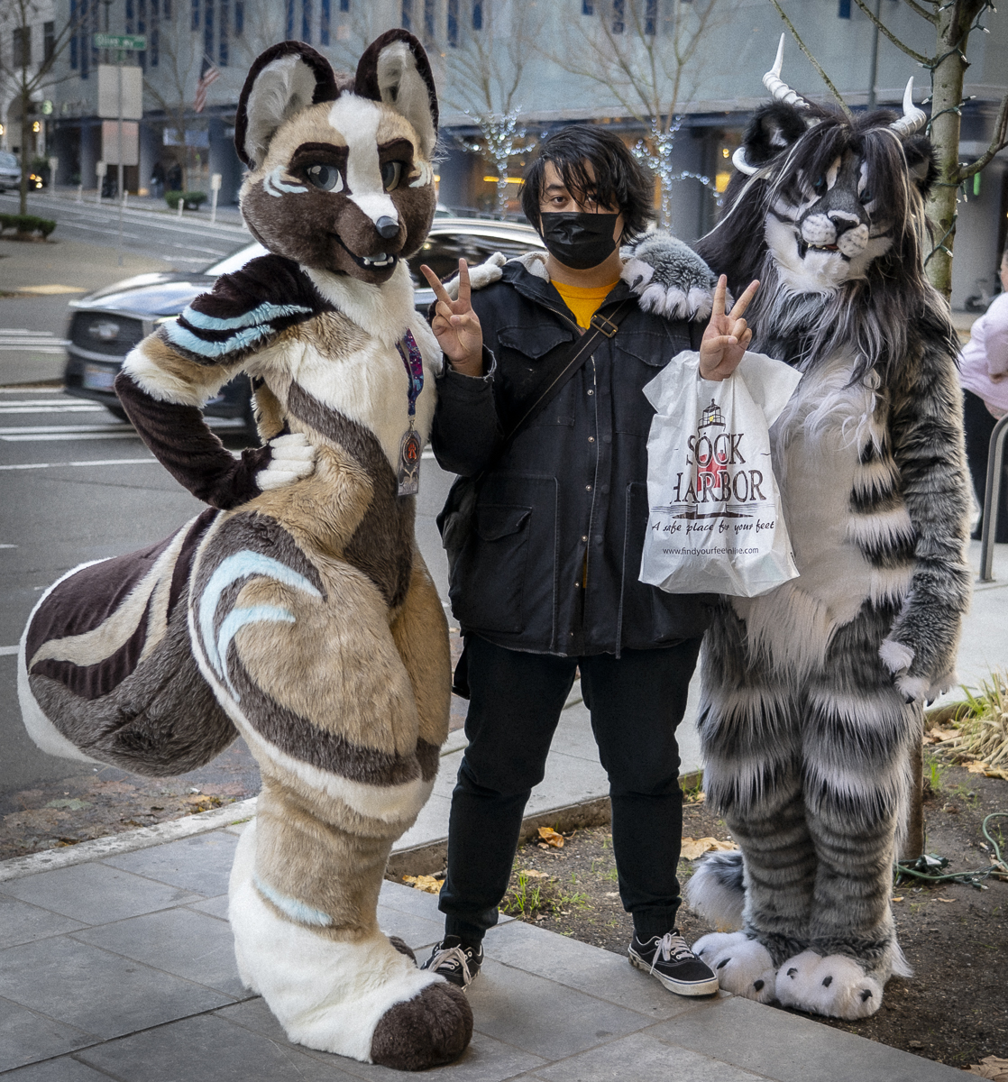 RedRuppell's tweet photo. Beware photobombing tourists!
#FursuitFriday #ANW2021 https://t.co/jsS4jKnnHv