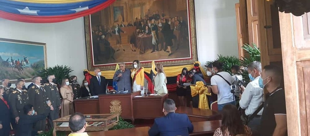 Con la asistencia del Gobernador electo, <a href="/FreddyBernal/">Freddy Bernal</a>, quedó Juramentada la Directiva del Consejo Legislativo del estado Táchira @Tachira_CLET 2021-2022. 

➡️Seguimos escribiendo las páginas de la historia del #Táchira junto a todos los parlamentarios.
#ElecciónIndígena2021