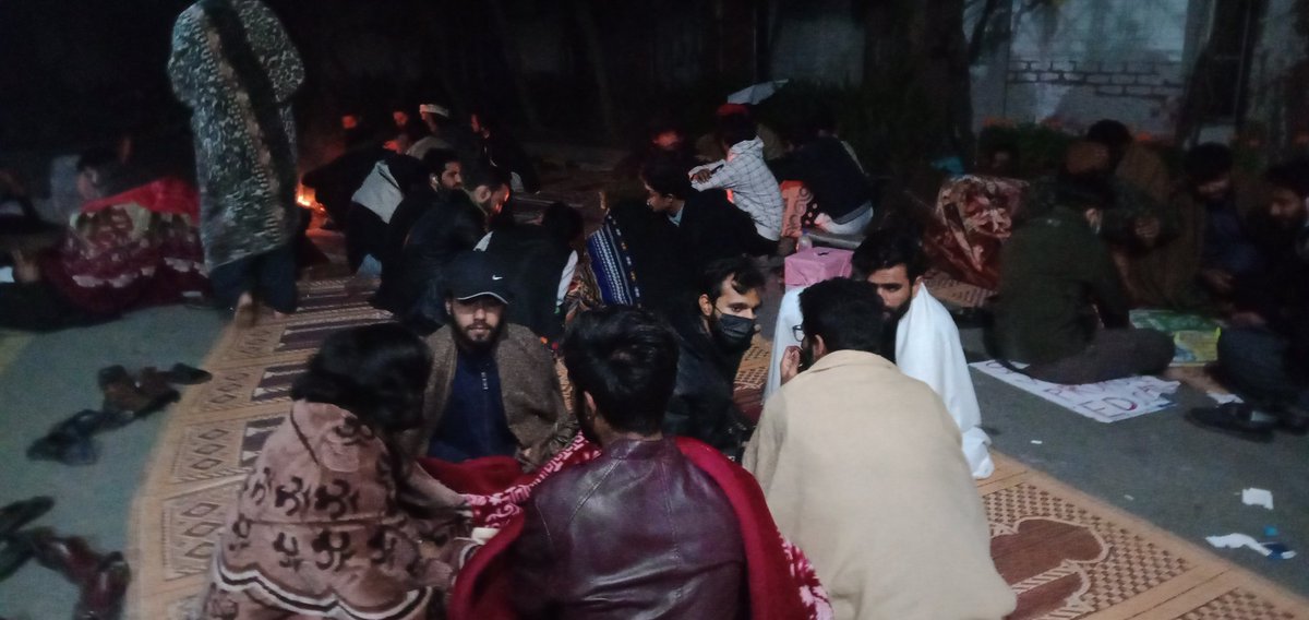 Aslamkhosa131's tweet photo. Uni must stop anti student policies.
They must stop their tongue on Baloch, Pakhtoon and Sindhi students.
5th day of dharna at 
#universityofthepunjab against the administration  #PUSFSitInAgainstAdmin https://t.co/RpQqxhtLAB https://t.co/hTZbTqr7o0
