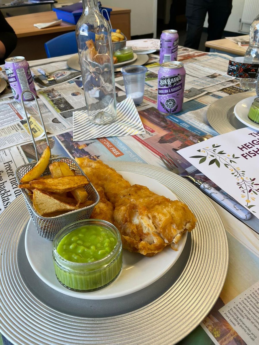 MrsThompsonSci's tweet photo. The Science department had an amazing to The Heights Fish and Chip shop today!  Amazing food coupled with the perfect entertainment for Mr Ahmed and I 😍😍😍

@Head_TheHeights @Tillybeanlopez @TheHeights_TH https://t.co/D1hS7HlZP1