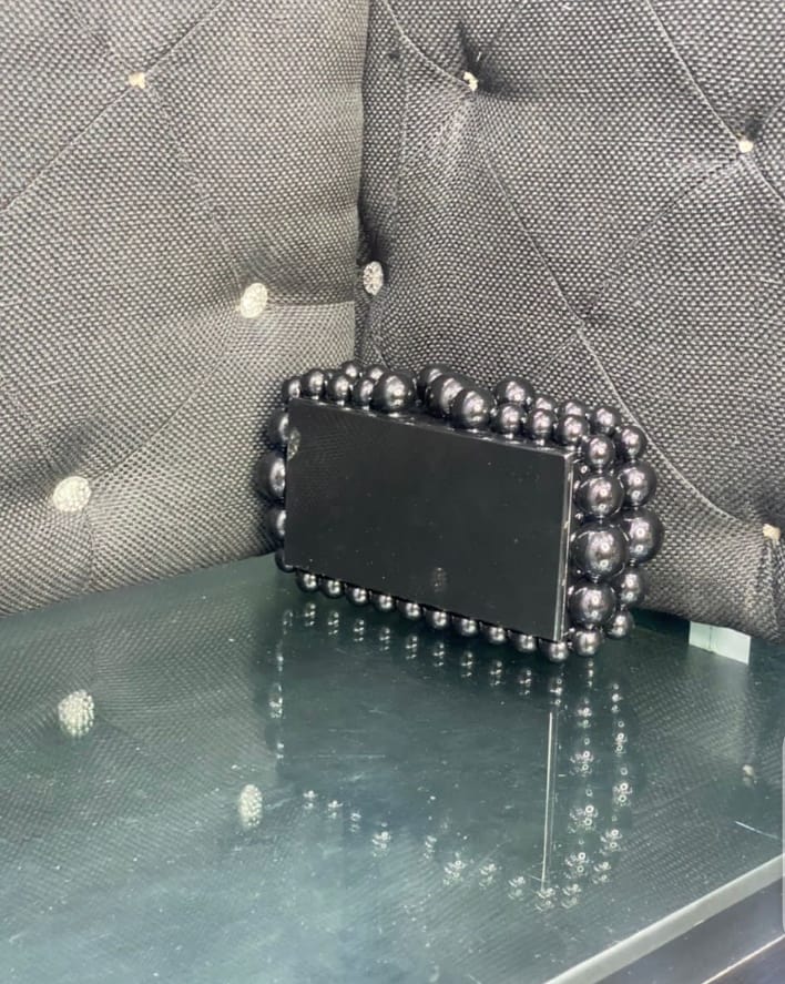 Indulgence_stor's tweet photo. These clutch purses are to die for, ladies. 🤭😁 Frames 1-3 are also available in white. 
Frame 1: N25,000
Frame 2: N25,000
Frame 3: N24,000
Frame 4: N22,000
Location: Lagos
Nationwide delivery 
Please send a DM or WhatsApp: 08187261604

Kindly retweet.🥺 Thank you. https://t.co/134UHuZXMO