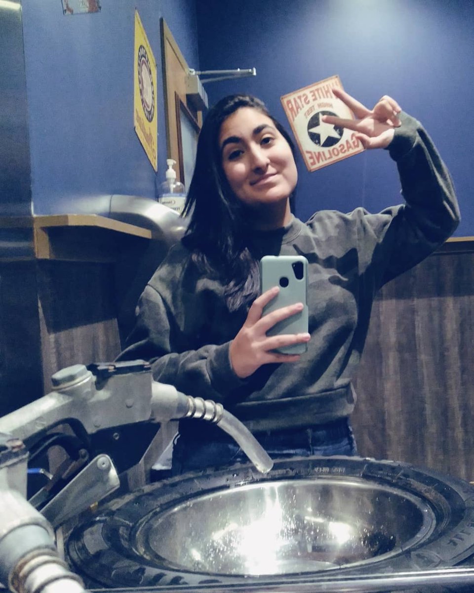 LecKaterina's tweet photo. Can you guess where I am?? #guesswhere #actresslife #amazing #dayafterthanksgiving #recooperating #nowxmasseasoncanbegin #xmasmusiccanoffiallyplay #urdoinggreat #youbeyou #livetodaylikeitsurlastday #singersongwriter #teenartist #proteen #countdowntillchristmas https://t.co/fWErgWhPQl