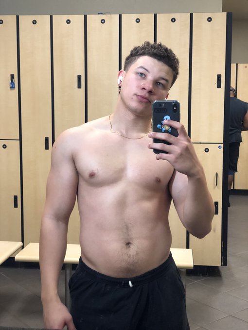 Watch Jarred Z's leaked NSFW photo on TwXstars