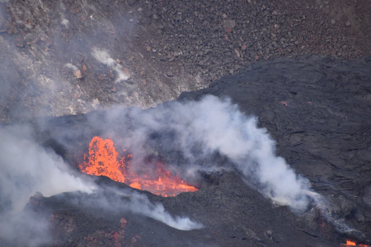 KilaueaEcoGuide's tweet photo. The summit eruption here on Kīlauea continues - the total erupted volume since the beginning of the eruption was estimated to be about 30 million cubic meters (7.8 billion gallons) on November 16!

#kilauea #hawaii #bigisland #halemaumau #lava #volcano #HI

USGS photo: B. Carr https://t.co/4xPaavrwvD