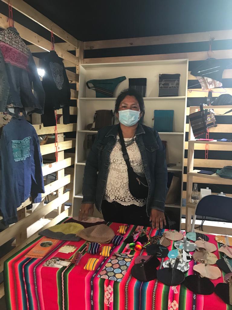 unapcl's tweet photo. [ #UNAPInforma ] En #ManosCreativas2021 conocerán a Dalia Amaro Mamani, artesana que usando técnicas ancestrales, confecciona tejidos con lana de alpaca en telar de 2 pedales. 
Emprendedora que participa en #ONUMujeres. Programa ejecutado por la #RegiónDeTarapacá por la #UNAP https://t.co/38wCZcTYpf