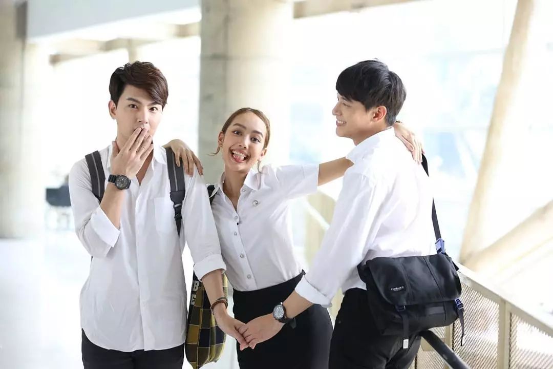 JamesJiFC's tweet photo. 3 เพื่อนซี้
#กะรัตรักep3
#AreWeAlright?
#ช่อง3กด33
#goodfeelingtv3
#เจมส์จิรายุ #เจมส์ภูริพรรธน์ #แก๊ปชนกสุดา #jirayu_jj #james_vejvongsatechavat #gappp 
Cr.james_vejvongsatechavat https://t.co/SOZG5FmGbZ