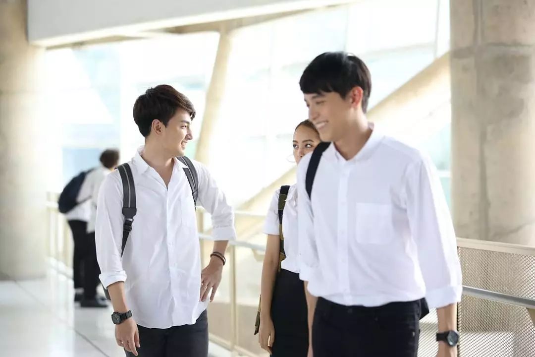 JamesJiFC's tweet photo. 3 เพื่อนซี้
#กะรัตรักep3
#AreWeAlright?
#ช่อง3กด33
#goodfeelingtv3
#เจมส์จิรายุ #เจมส์ภูริพรรธน์ #แก๊ปชนกสุดา #jirayu_jj #james_vejvongsatechavat #gappp 
Cr.james_vejvongsatechavat https://t.co/SOZG5FmGbZ