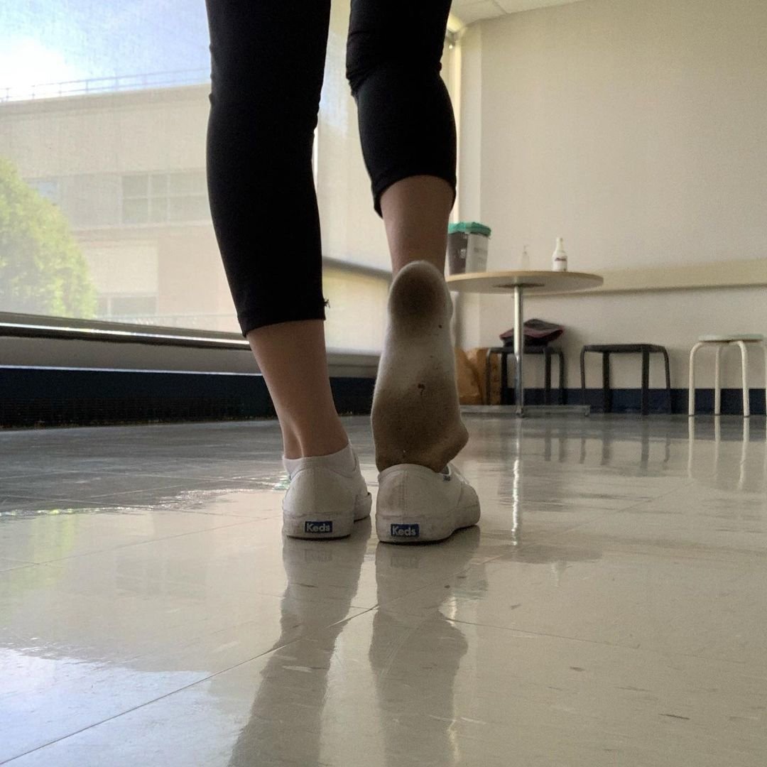 AysinSahibe's tweet photo. Spor yapmak güzel 😂 #trample #socks #dirtysocks #whitesocks #köle #slave #finansalköle #piss #türksahibe #bdsm #köpek #sockscrush #hardtrample #extremetrample #mistress https://t.co/h6I5jPRgfB