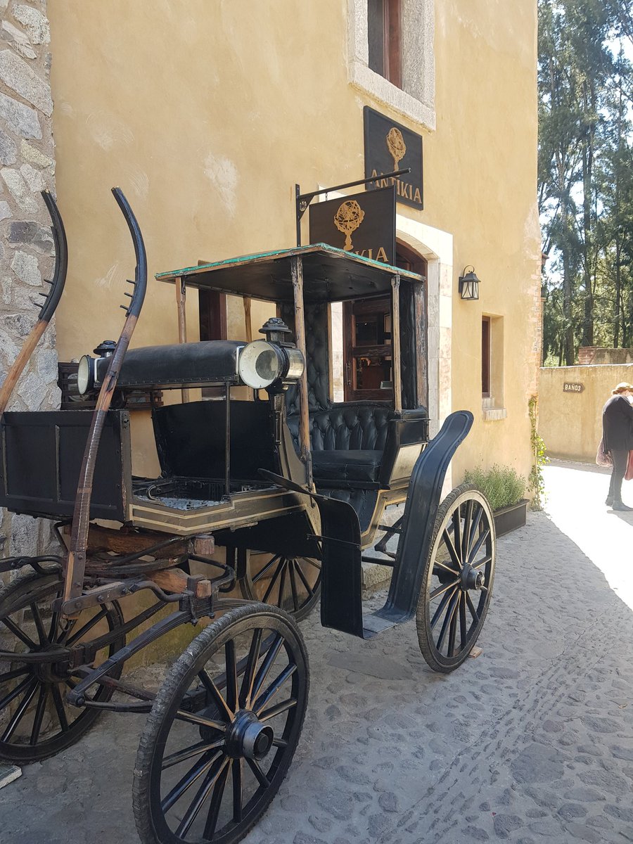 LeobardoE's tweet image. Carruaje original S.XIX
Disponible en @antikiavalquirico
#antiques #rareobjects #contemporaryart 
@mesonsacristia