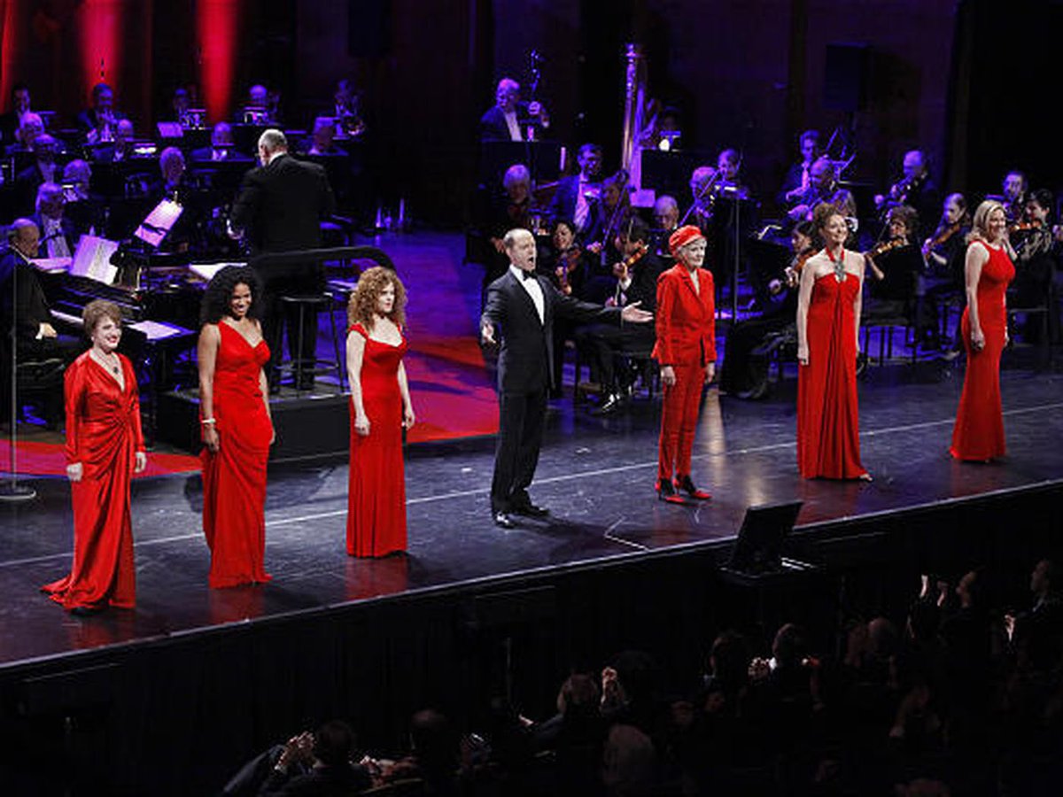 schlife's tweet photo. Choosing to mourn in red not black https://t.co/iEdBdj8SuP