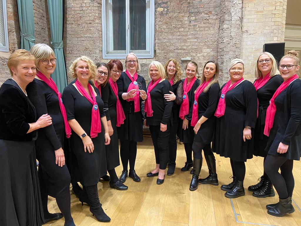 hemingways2001's tweet photo. @boltonnhsft Our Voice choir @the_halle workforce choir competition 2021. Won newcomer choir of the year and here we are with the trophy!
@janeBMSS @revcathfrog @beckylennon09 @Joyredwood2 @McclennonJoanne #SingingWhileYouWork https://t.co/DalRdfev19