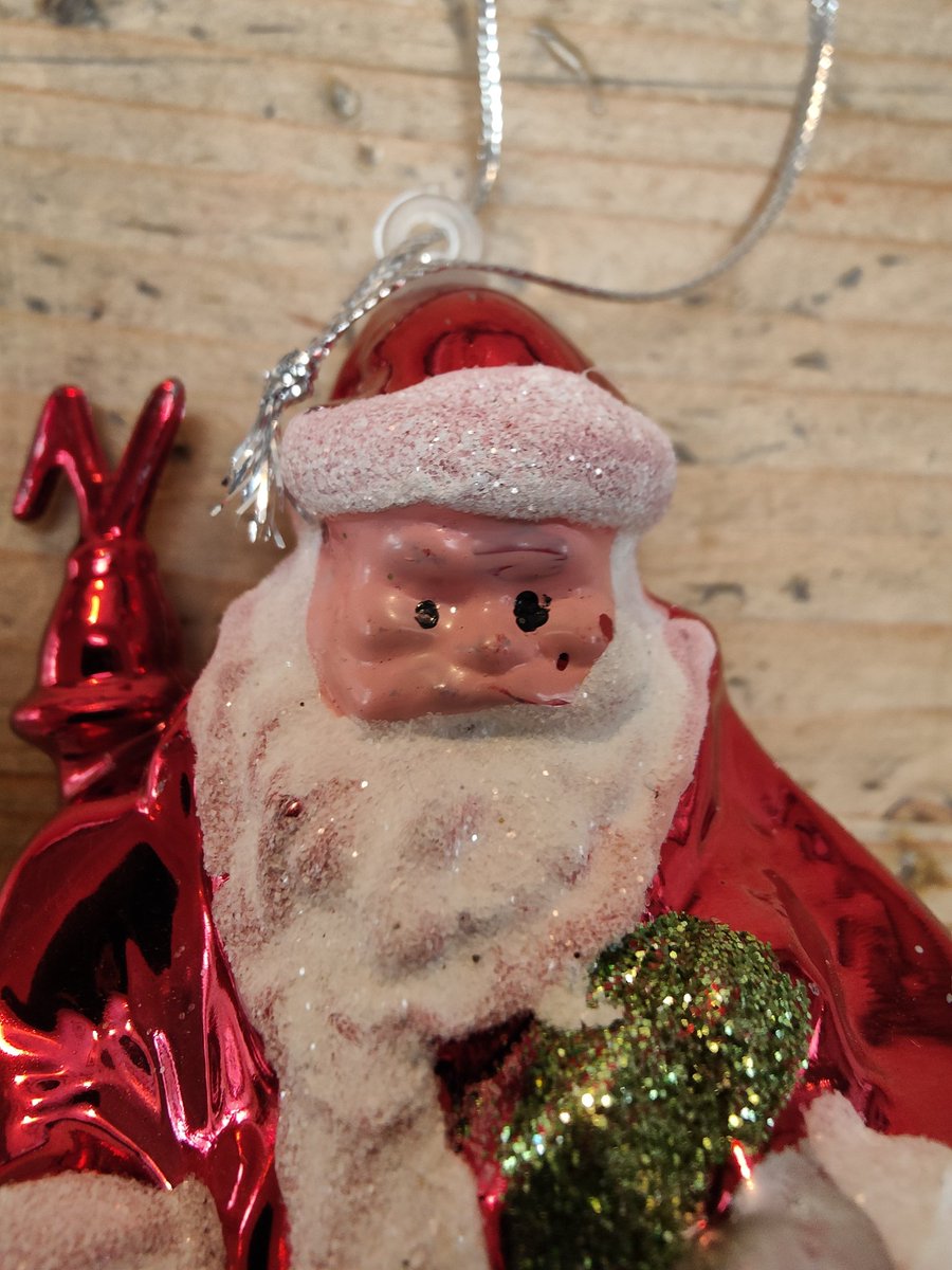 thepoves's tweet photo. Ever imagined Phil Mitchell dressing up as Santa Claus? Imagine no longer. @emzaemusic #EastEnders https://t.co/r2WqbD3t1Q