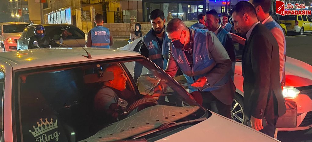 DEVA Partisi’nden Urfa’daki Sürücülere En Tatlı Uyarı! - Şanlıurfa Haberleri, Güncel Haber sitesi, Urfadasın urfadasin.com/deva-partisi-n… @EyubiyegencDEVA  <a href="/AvAhmetTuysuz/">Av. Ahmet TÜYSÜZ</a> <a href="/M_ibrahimoglu63/">Mahmut İBRAHİMOĞLU</a> @avaydin1171 <a href="/HasanCakici63/">Hasan Çakıcı</a> <a href="/dogasanlioglu/">Doğa Şanlıoğlu</a>