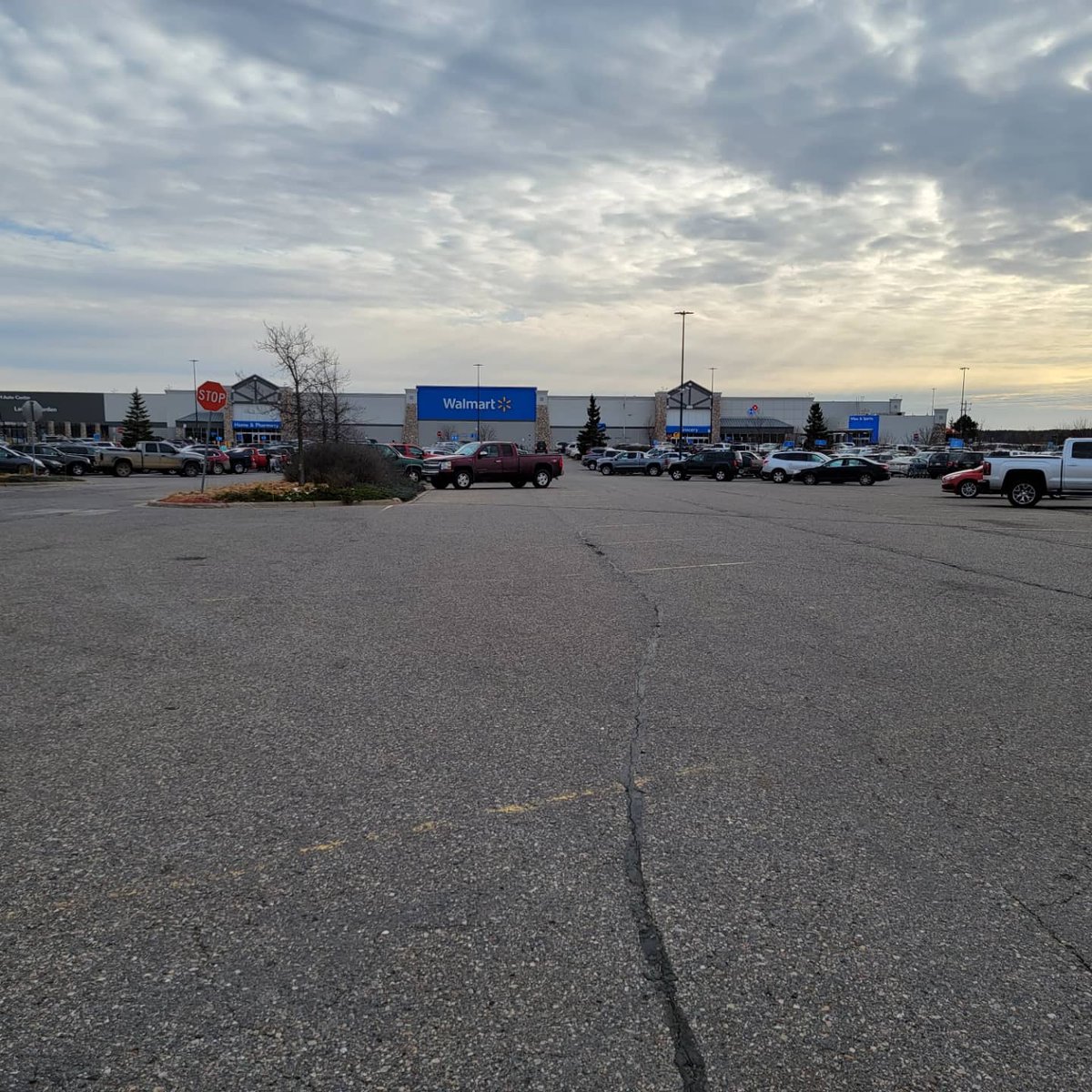 clmarohn's tweet photo. My annual Black Friday Parking photos. As a young engineer, I was always told to build more parking because you're gonna want it on Black Friday. That's never been true. We have way too much parking, especially here in the Brainerd Lakes Area. #BlackFridayParking https://t.co/HhSvzDcsV5