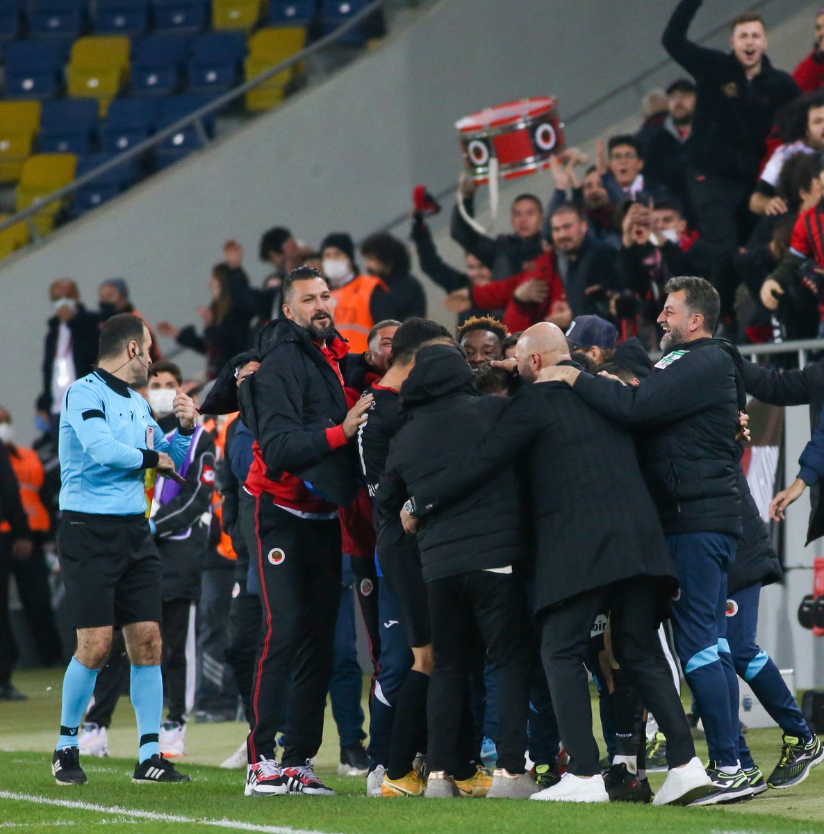 Güzel bir galibiyet sonrası tüm camiamıza huzurlu ve mutlu bir hafta dileğiyle. Tebrikler takım <a href="/kirmizikara/">Natura Dünyası Gençlerbirliği</a>