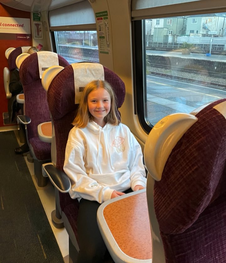 sirismum's tweet photo. Can you please pass on feedback for Ben and the crew in first class on the 16:27 @CrossCountryUK train from Plymouth today. They put mine and Ebby’s nerves at ease for this milestone. Thank you. Great service - delivered safely to Bristol @siriannethomas. #solotravel https://t.co/spQVd66iiW