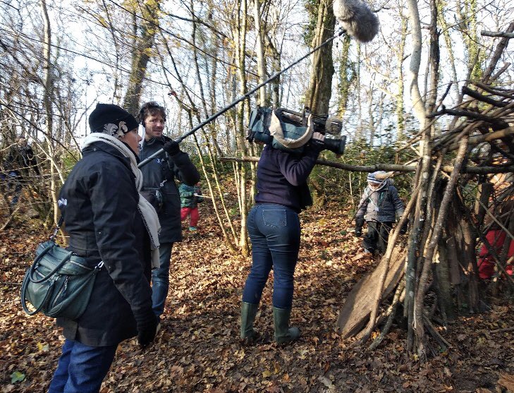 France 3 en tournage cette semaine dans notre école pour un petit feuilleton du soir première semaine de janvier au JT. Le projet "pour une école heureuse"n'aura plus de secret pour vous ! 😉