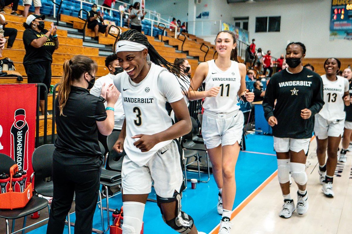 A Commodore win in Paradise.