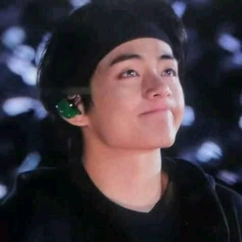 vantepainteer's tweet photo. "Seguiremos haciendo conciertos hasta que todas las army's del mundo hayan estado en uno" 
                              ~Kim Taehyung♡
ME QUEBRÉ https://t.co/j0tk7rpHDL