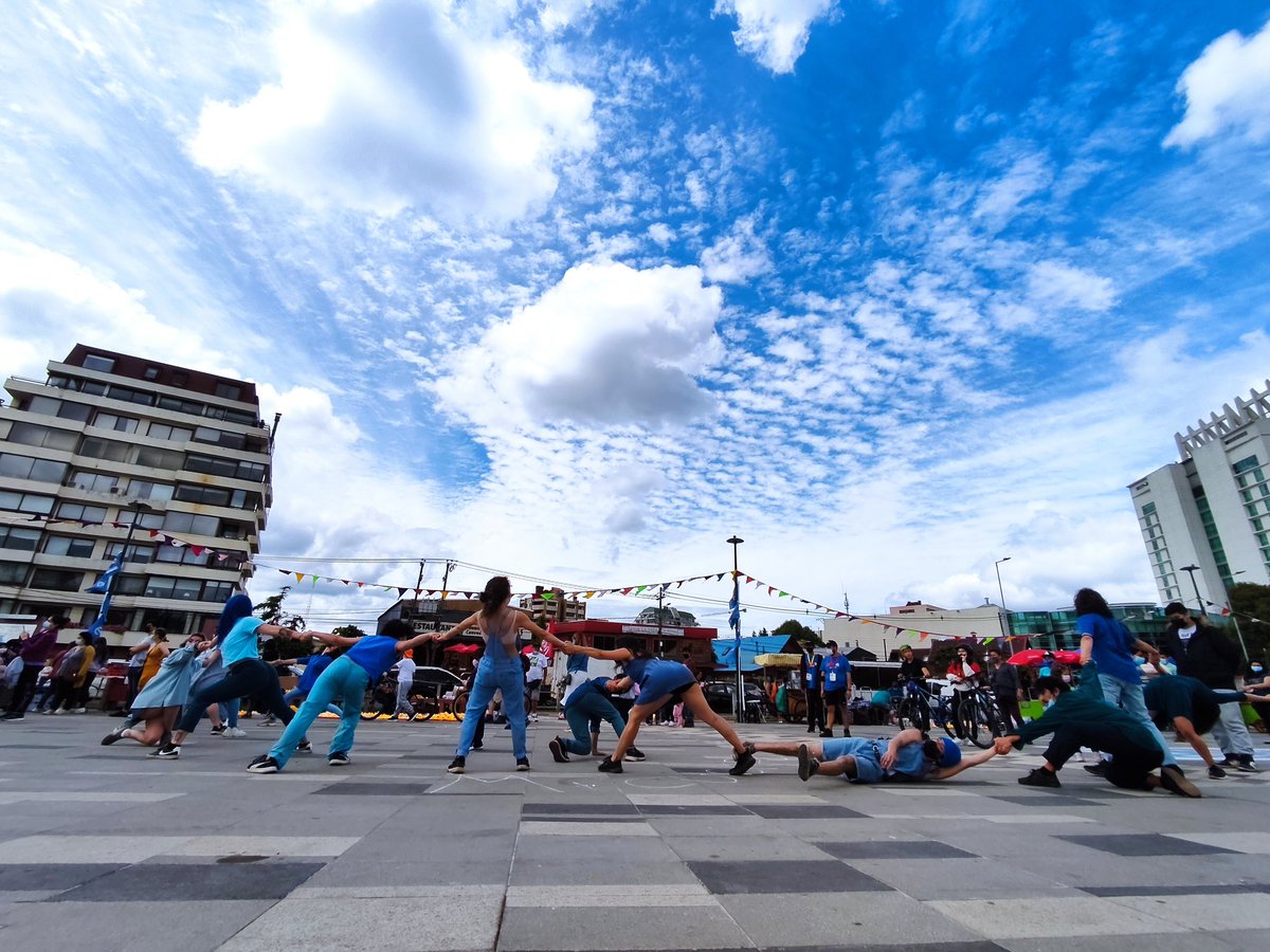 ValdiConstituye's tweet photo. Bandada 👏 hoy en la inauguración de la #SemanaDeLaPrimavera de #ValdiviaCl 🌺 

El arte y la cultura DEBEN estar presente en nuestro presente y futuro como país ✊

Sigue sumándote a nuestras actividades. Comparte y difunde 👇https://t.co/bTT6K5Dnc8

@munivaldivia @Carla_Amtmann https://t.co/N4pjBJJ5nG